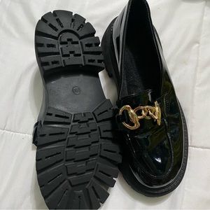 Black loafers size 6.0 like new